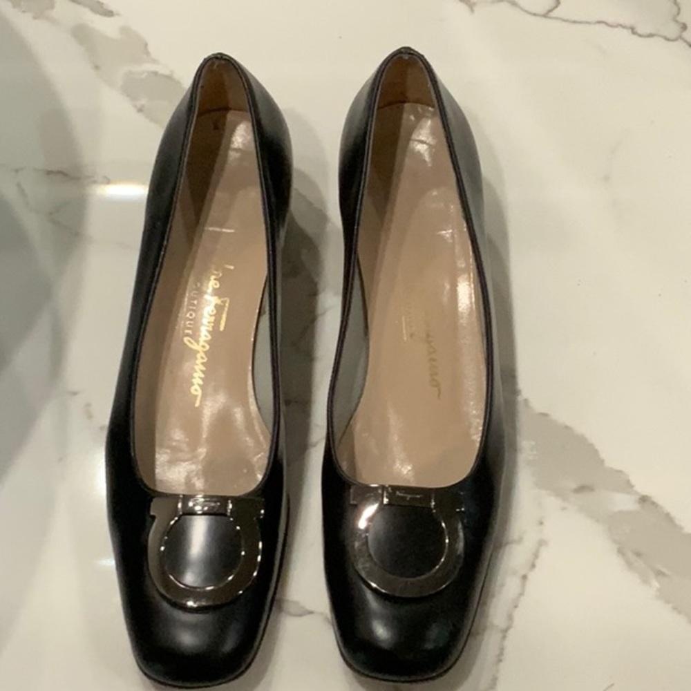Salvatore Ferragamo Boutique Black low pump, 7A